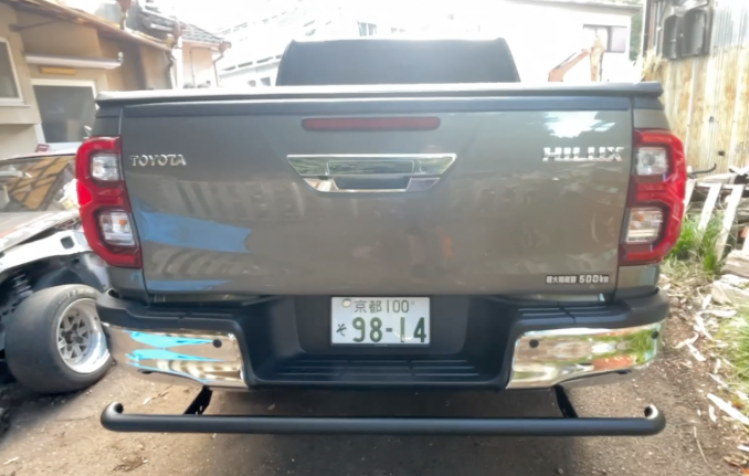 ハイラックスのステップバンパー
