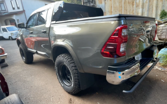 ハイラックスのステップバンパー